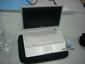 Asus a Eee PC 8G model s 10“ displejem